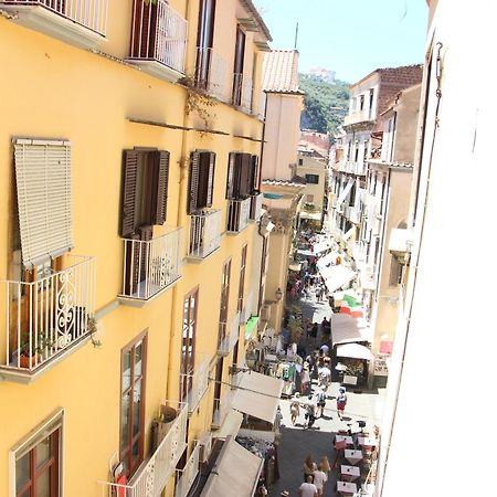 Palazzo Ammone - Sedil Dominova Apartment ซอร์เรนโต ภายนอก รูปภาพ