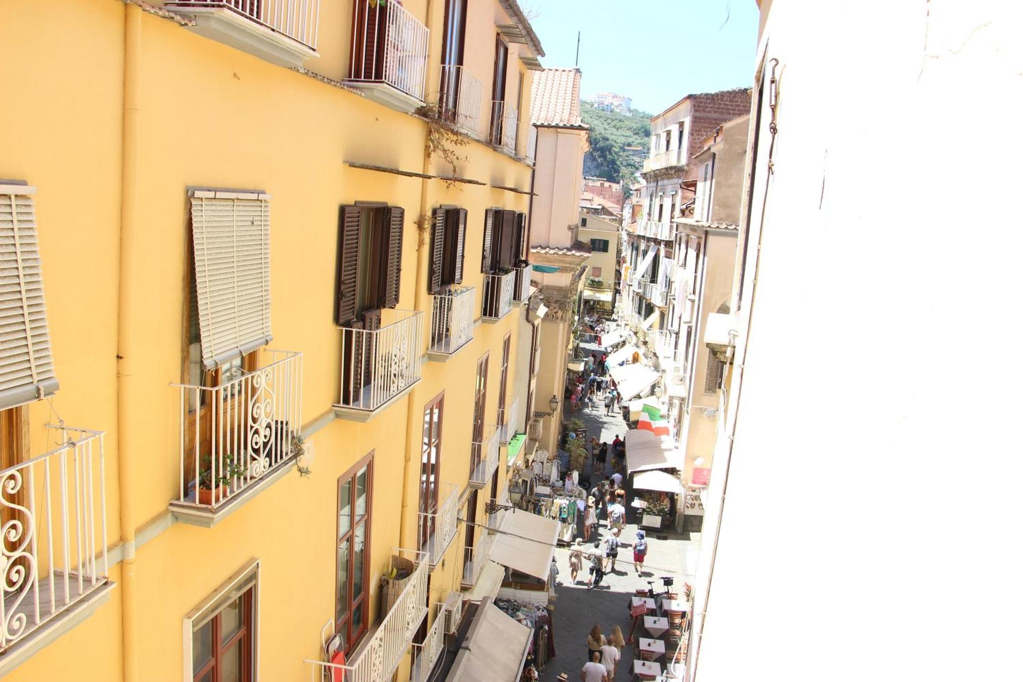 Palazzo Ammone - Sedil Dominova Apartment ซอร์เรนโต ภายนอก รูปภาพ